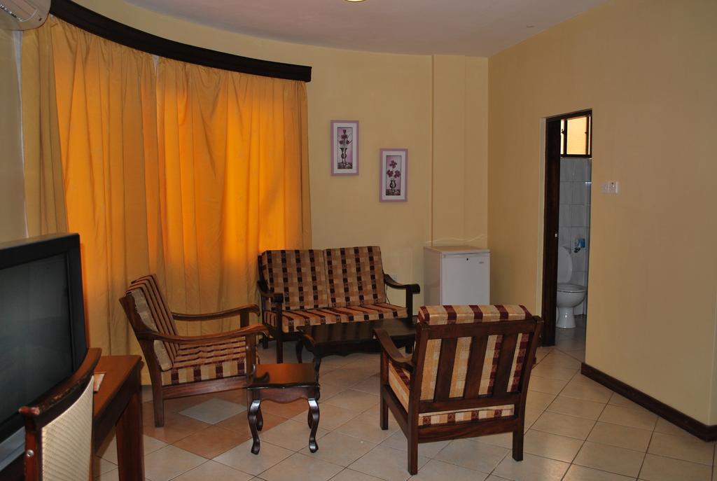 Parkview Inn Moshi Habitación foto