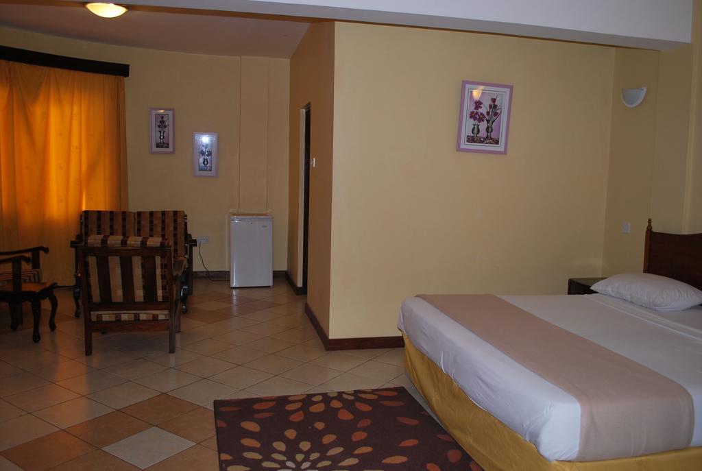 Parkview Inn Moshi Habitación foto