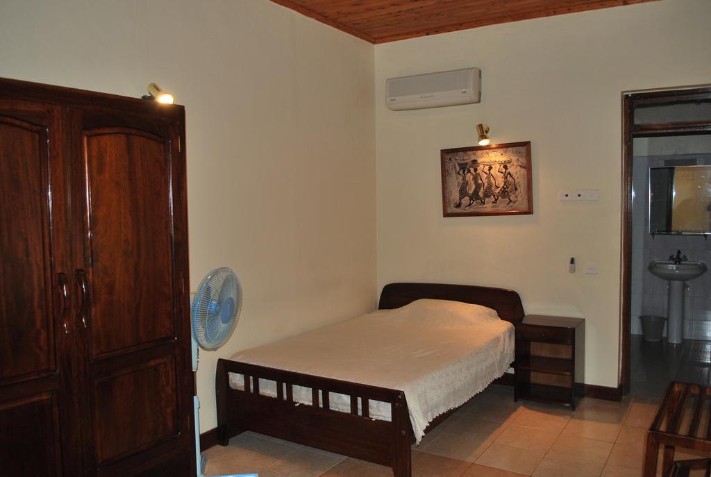 Parkview Inn Moshi Habitación foto