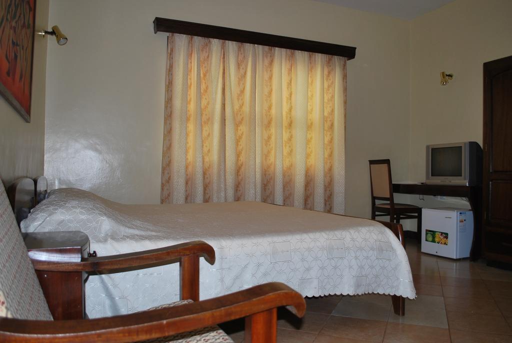Parkview Inn Moshi Habitación foto