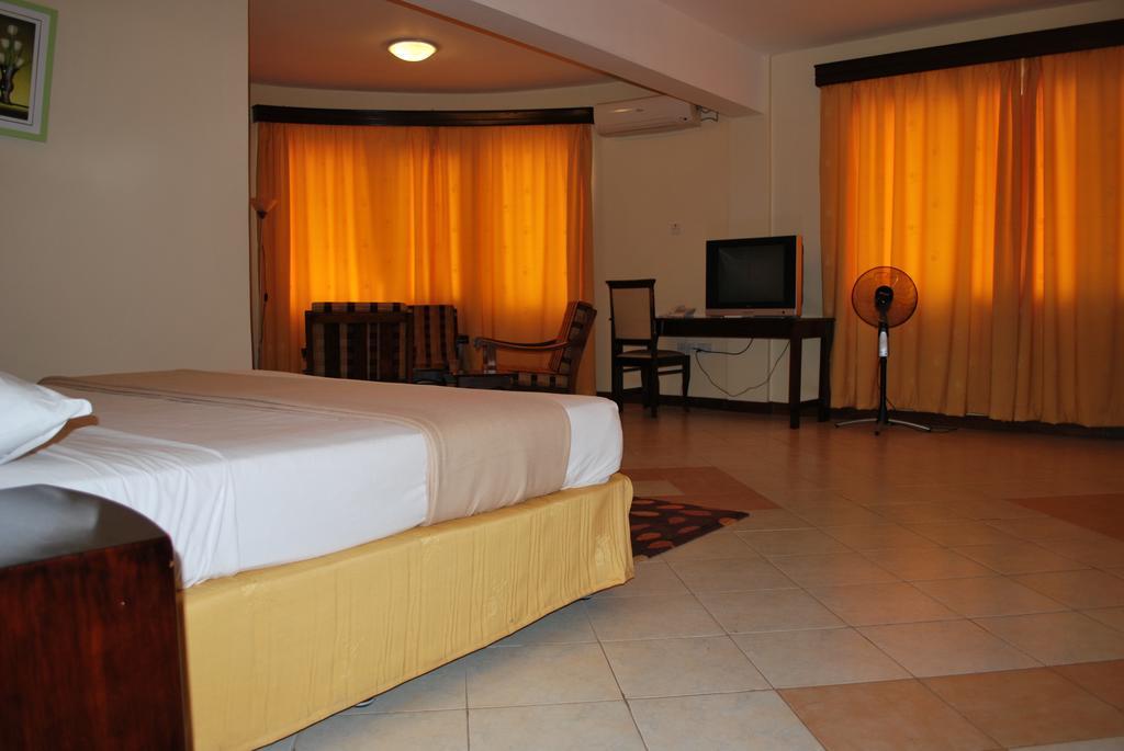 Parkview Inn Moshi Habitación foto
